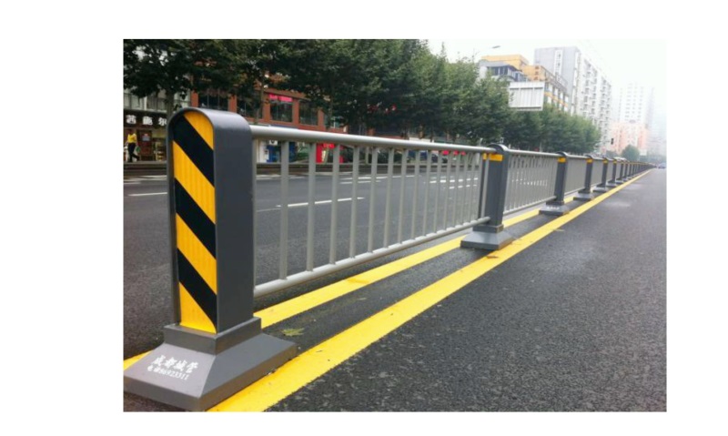 三代中央隔離護(hù)欄